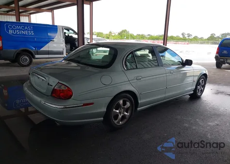 2002 Jaguar S-Type from USA, damaged, VIN SAJDA01N92FM28319